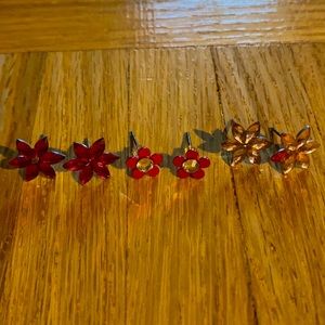 Flower earrings.
